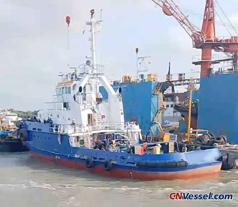 3,854 hp coastal harbor tug for sale at an attractive price.